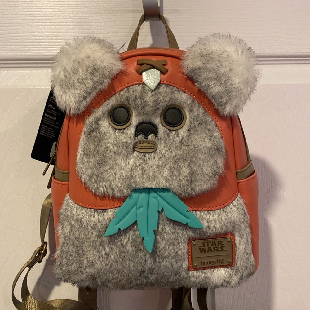 BNWT LOUNGEFLY Star Wars Princess Kneesaa Furry Backpack
